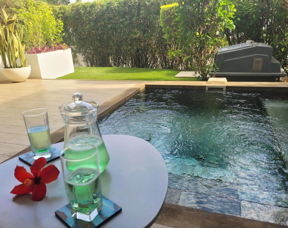 Vila Latitude - With Private Plunge Pool Rivière Noire Exteriér fotografie